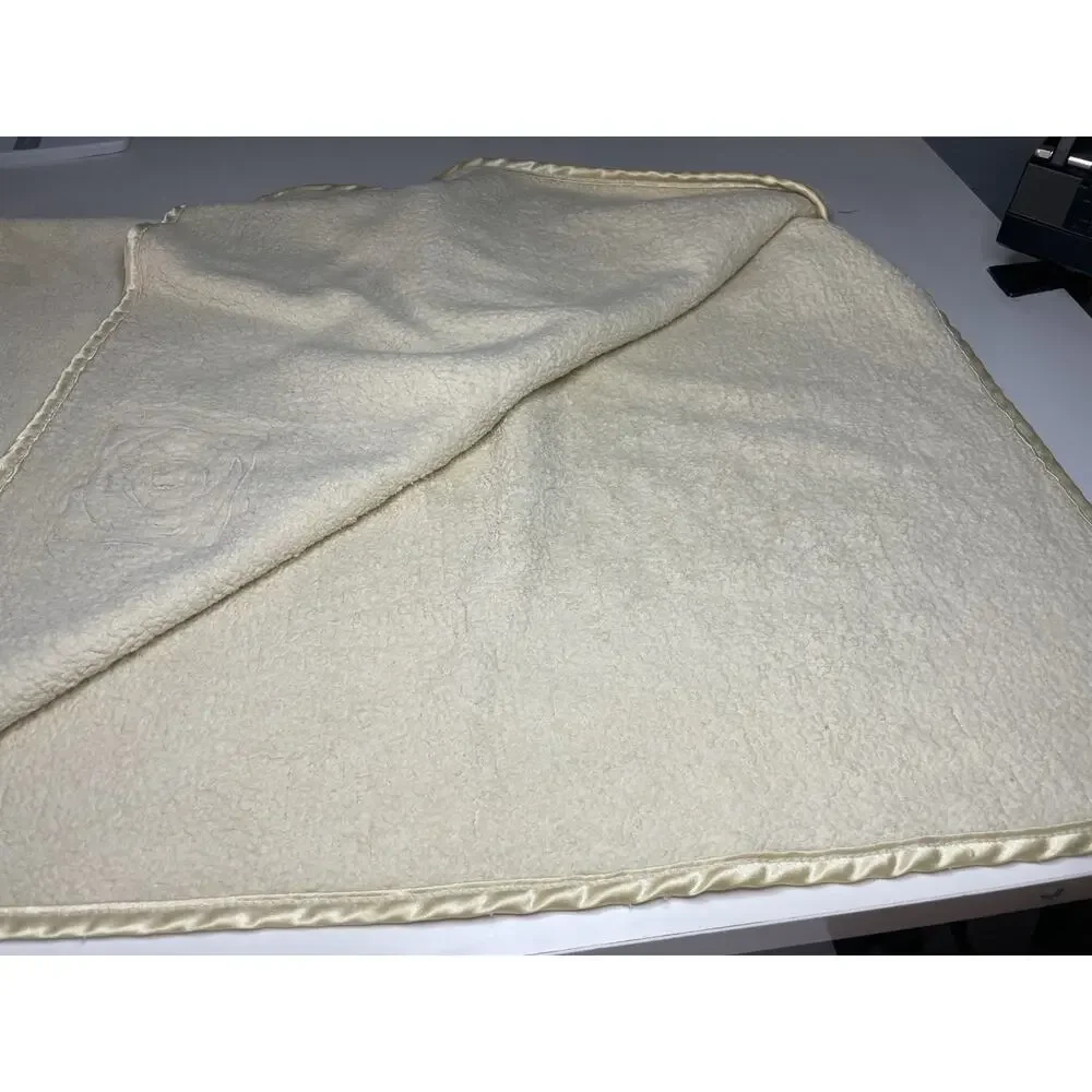 Vintage Baby Looney Tunes Tweety Bird Blanket Yellow Fleece Mink Satin Edge READ